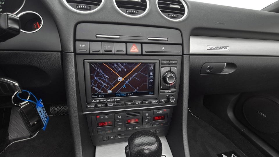 Audi A4 Cabriolet 3.2 FSI V6 Quattro S line 256 ch Automatique - image 15
