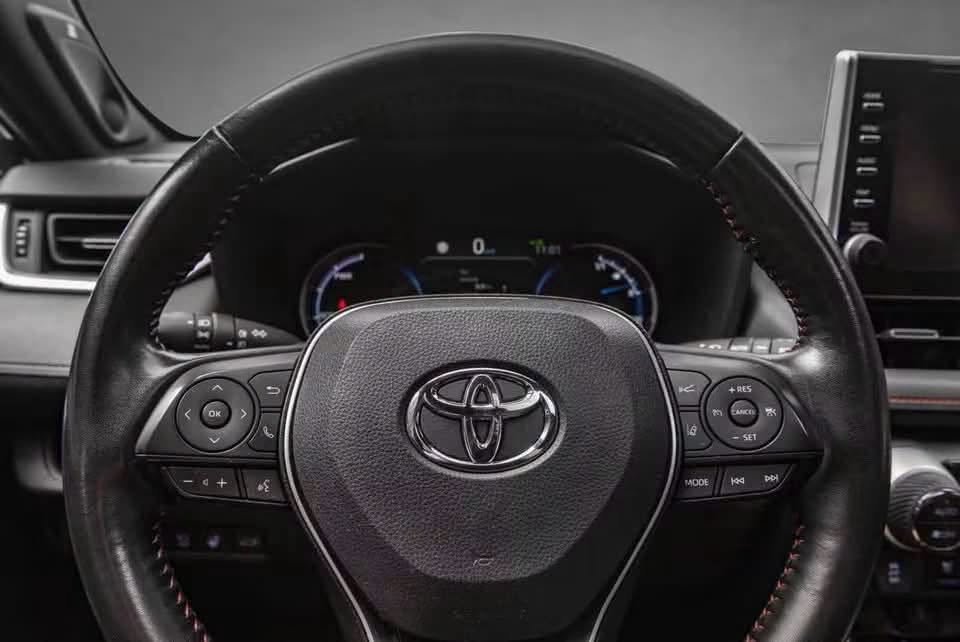 Toyota RAV4 PHEV AWD Executive - image 27