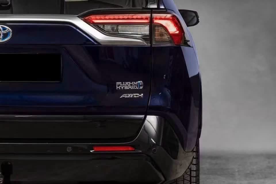 Toyota RAV4 PHEV AWD Executive - image 35