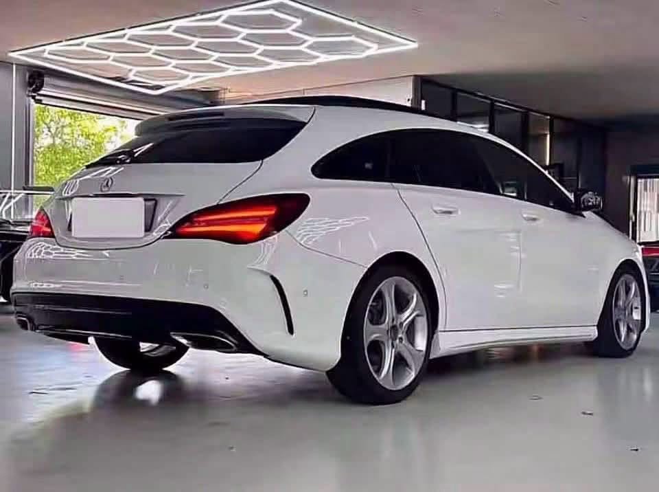 Mercedes-Benz CLA 220 d Shooting Brake AMG Line - image 10