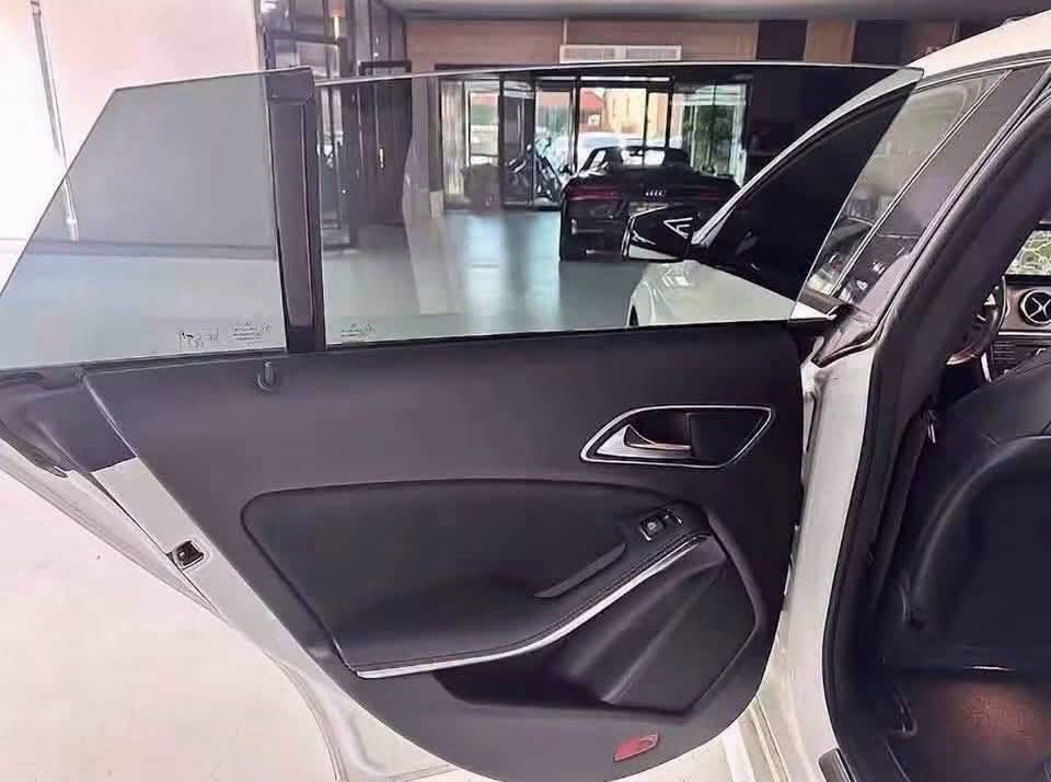 Mercedes-Benz CLA 220 d Shooting Brake AMG Line - image 11