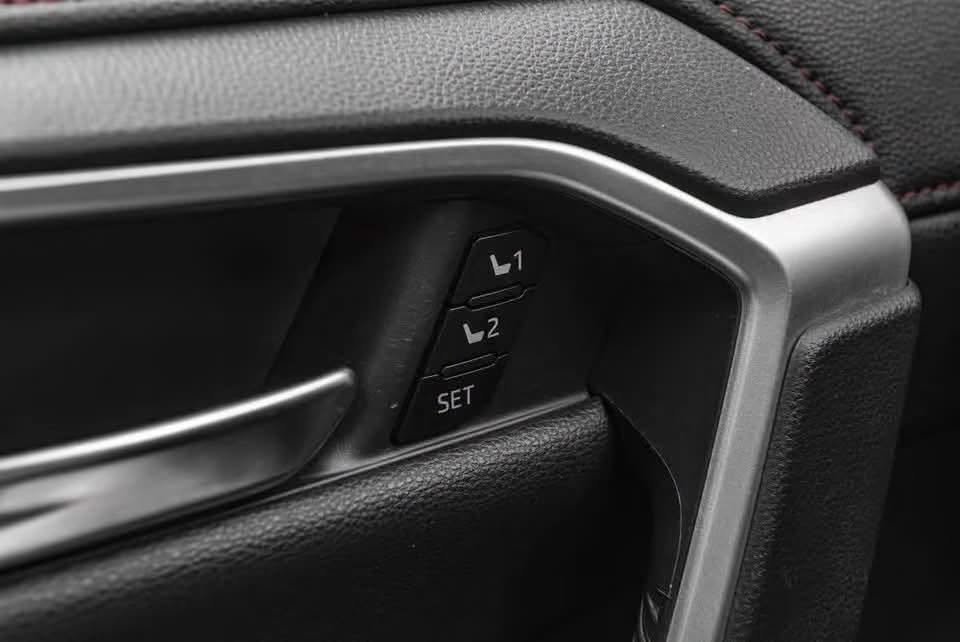 Toyota RAV4 PHEV AWD Executive - image 6