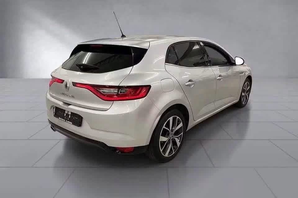 Renault Mégane E-Tech L1 - image 2
