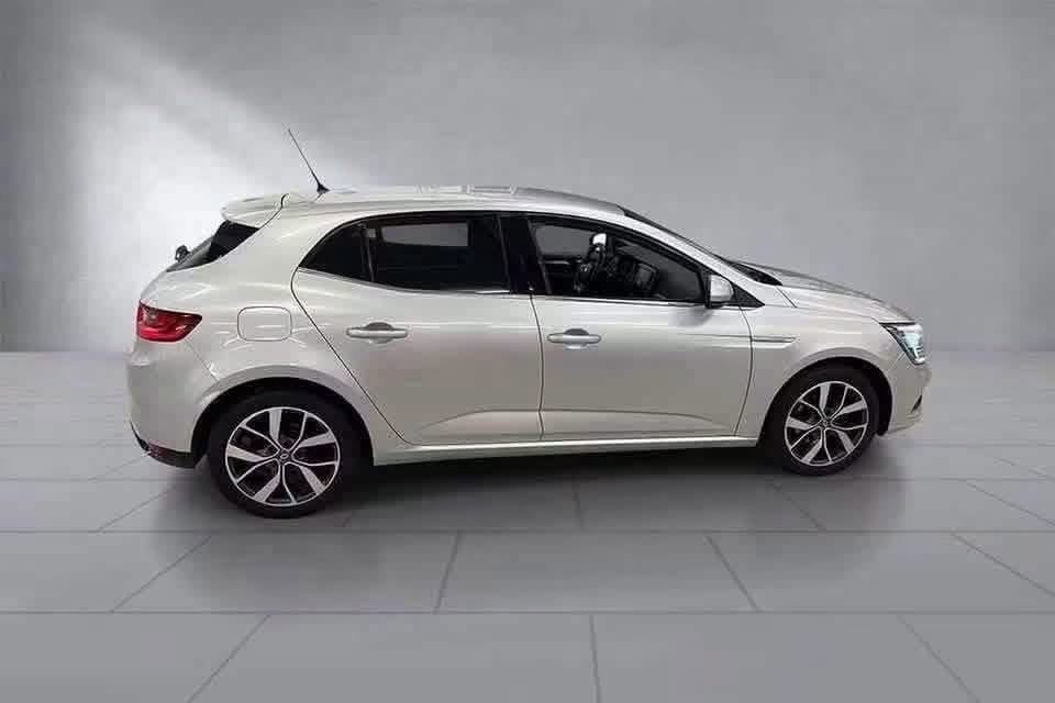Renault Mégane E-Tech L1 - image 3
