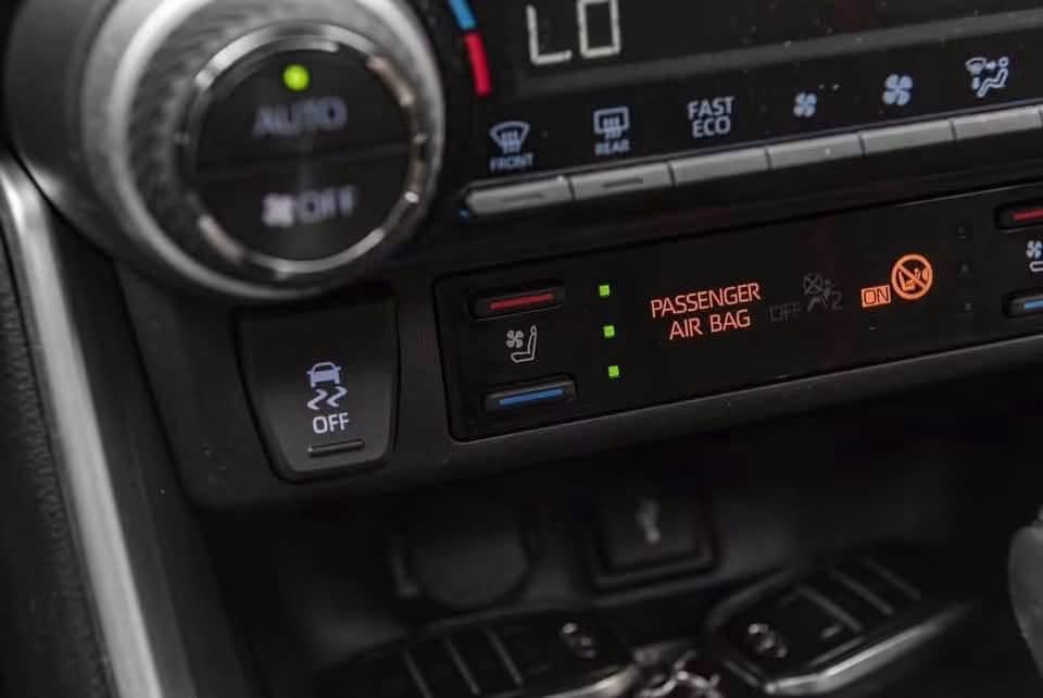 Toyota RAV4 PHEV AWD Executive - image 17