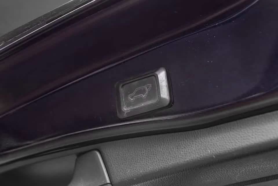 Toyota RAV4 PHEV AWD Executive - image 24