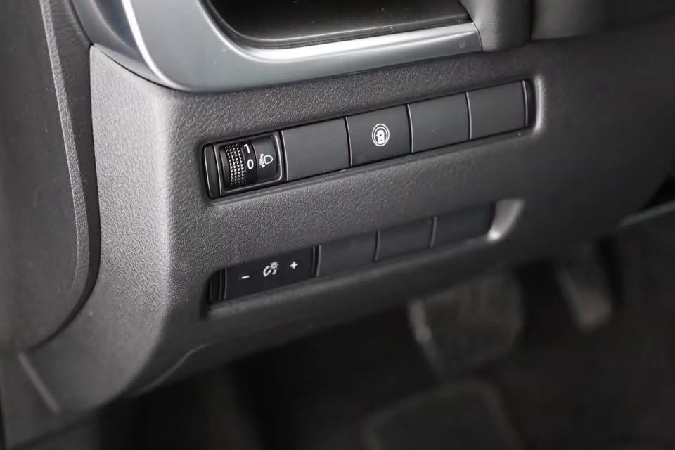 Nissan X-Trail Acenta - image 10