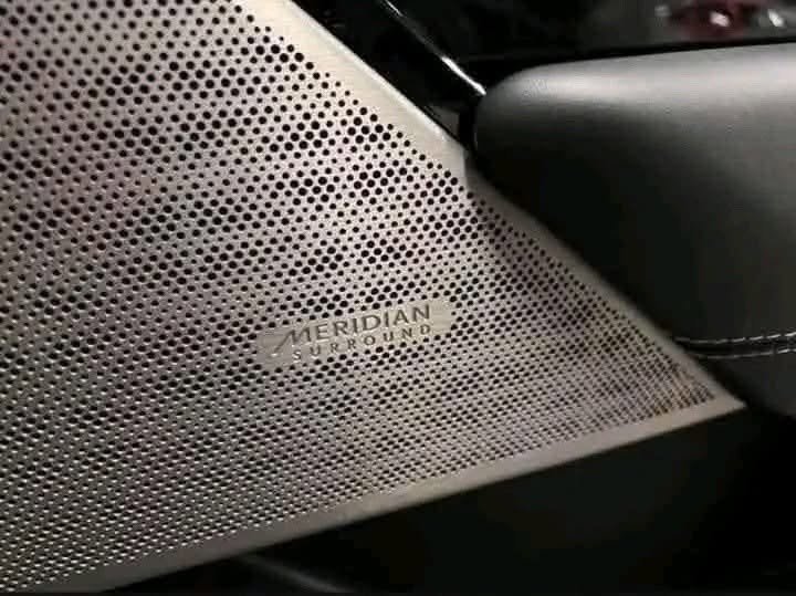 Range Rover Velar P 300 - image 6