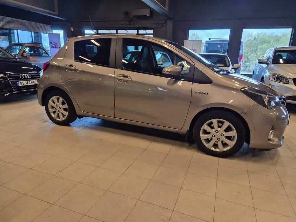 Toyota Yaris Hybride - image 11