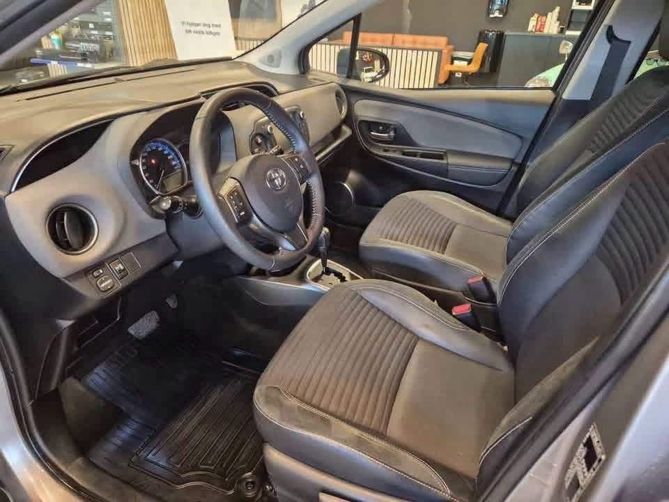 Toyota Yaris Hybride - image 13