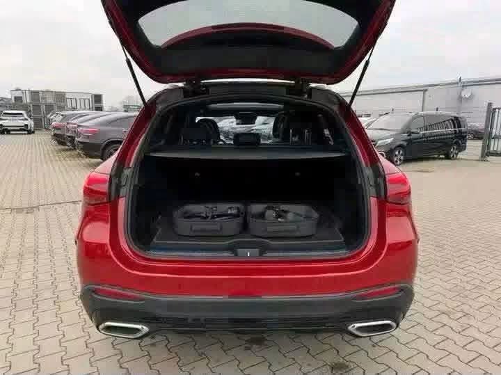 Mercedes-Benz GLC 300 e AMG Line 4MATIC - image 6