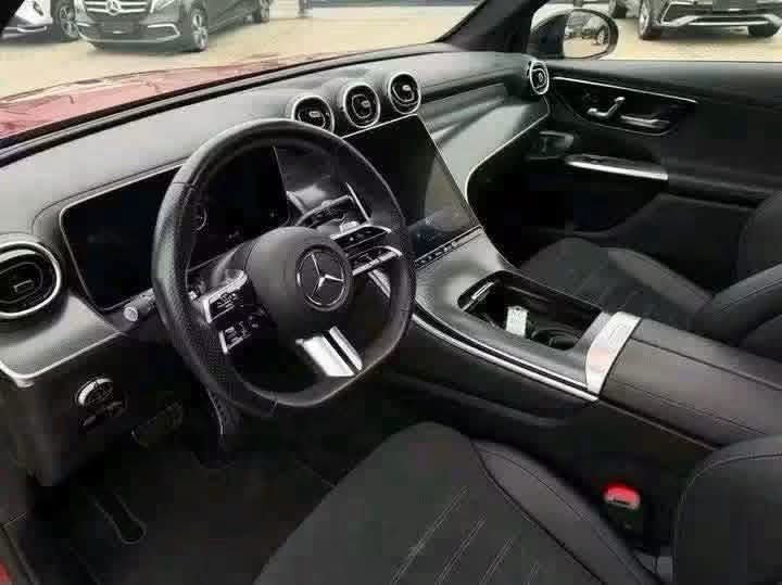 Mercedes-Benz GLC 300 e AMG Line 4MATIC - image 9