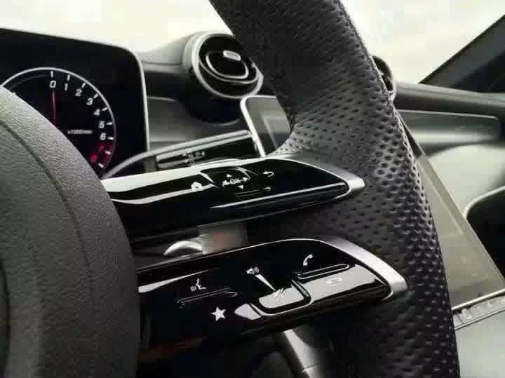 Mercedes-Benz GLC 300 e AMG Line 4MATIC - image 13