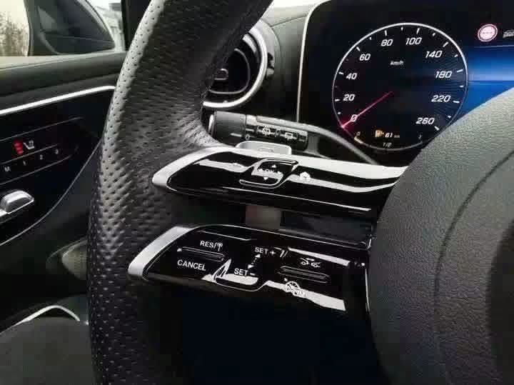 Mercedes-Benz GLC 300 e AMG Line 4MATIC - image 14
