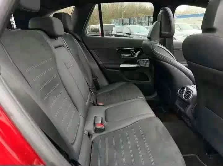 Mercedes-Benz GLC 300 e AMG Line 4MATIC - image 18