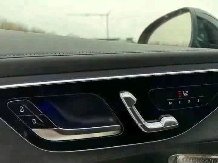 Mercedes-Benz GLC 300 e AMG Line 4MATIC - image 30