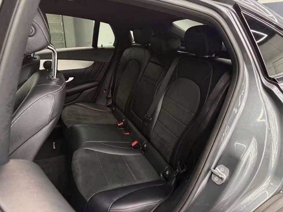 Mercedes-Benz GLC 250 d Coupé 4MATIC AMG - image 30