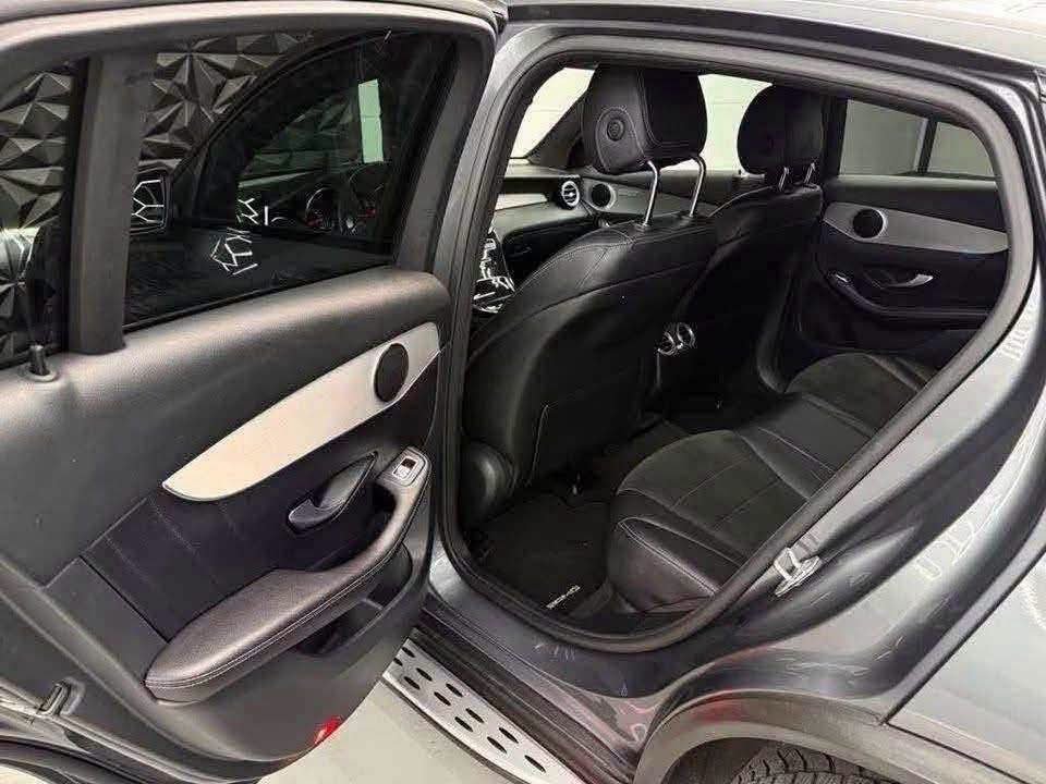 Mercedes-Benz GLC 250 d Coupé 4MATIC AMG - image 37