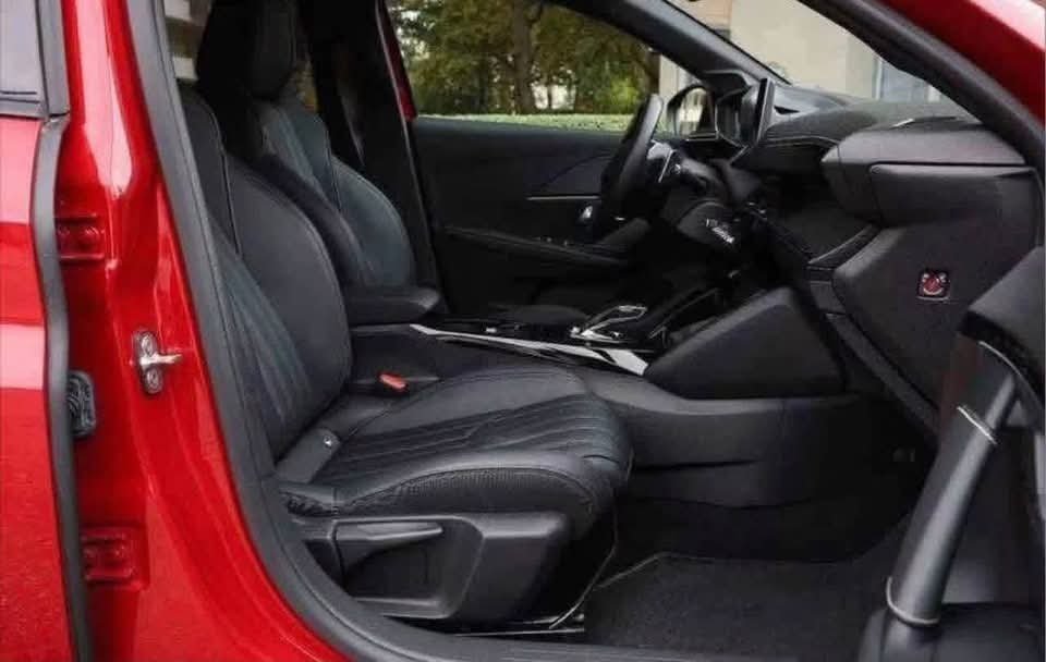 Peugeot 208 PureTech 130 EAT8 GT Line/Allure - image 9
