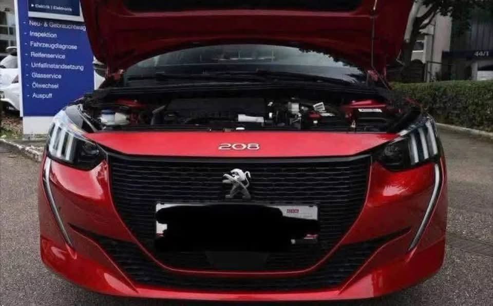 Peugeot 208 PureTech 130 EAT8 GT Line/Allure - image 12