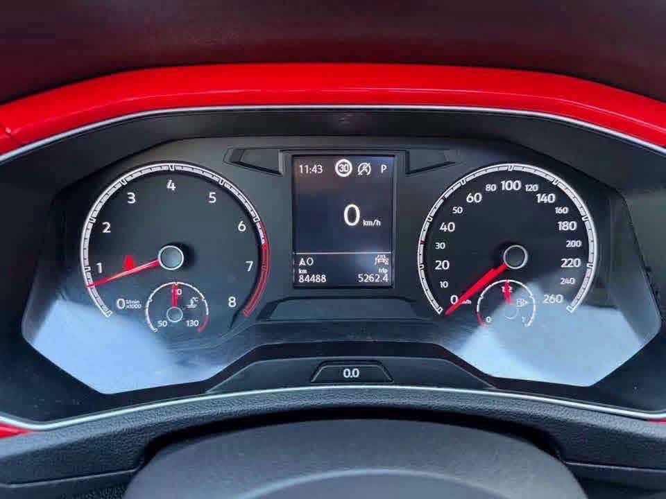 Volkswagen T-Roc Sport R-Line 1.5 TSI DSG - image 5