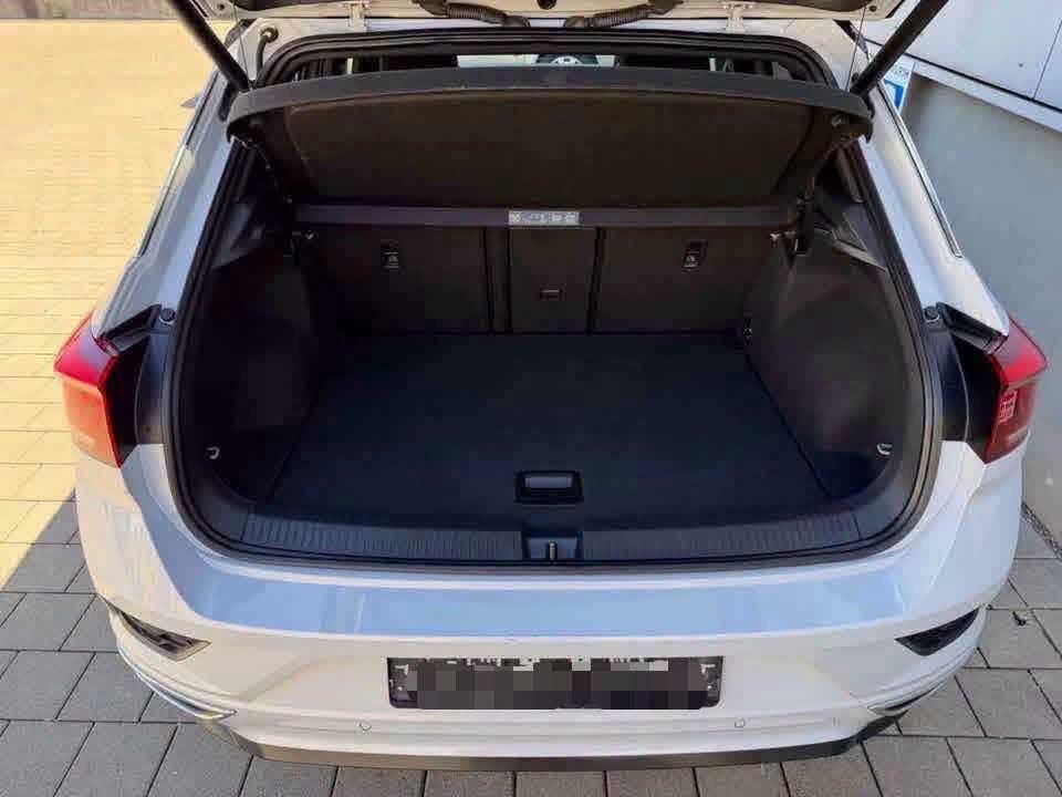 Volkswagen T-Roc Sport R-Line 1.5 TSI DSG - image 11