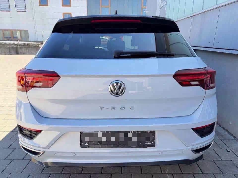 Volkswagen T-Roc Sport R-Line 1.5 TSI DSG - image 13