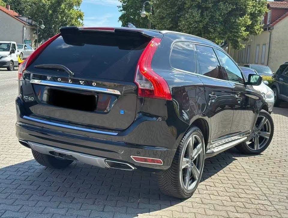 Volvo XC60 Summum AWD - image 3
