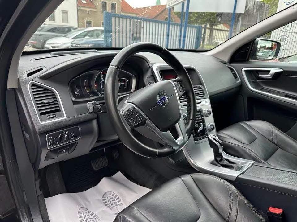 Volvo XC60 Summum AWD - image 7