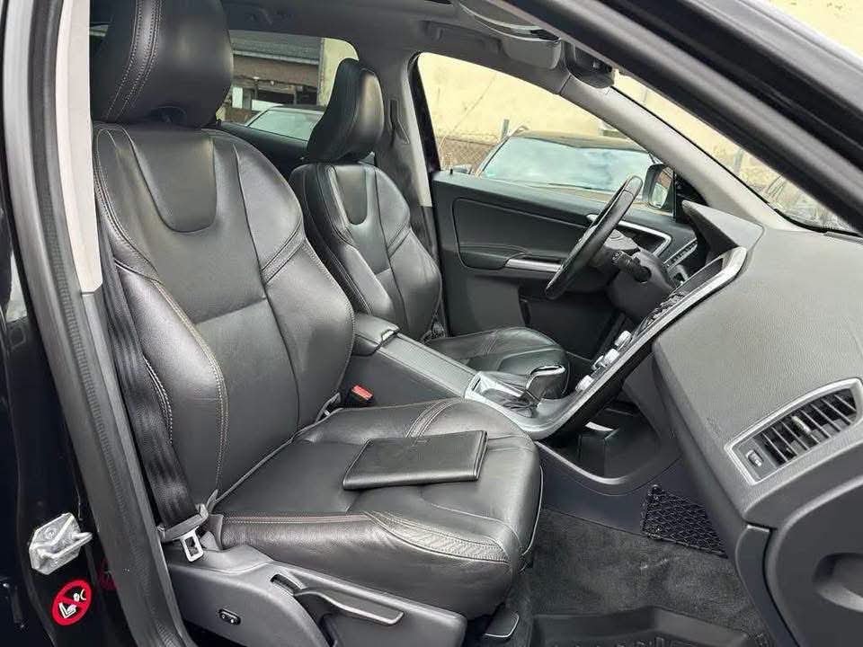 Volvo XC60 Summum AWD - image 10