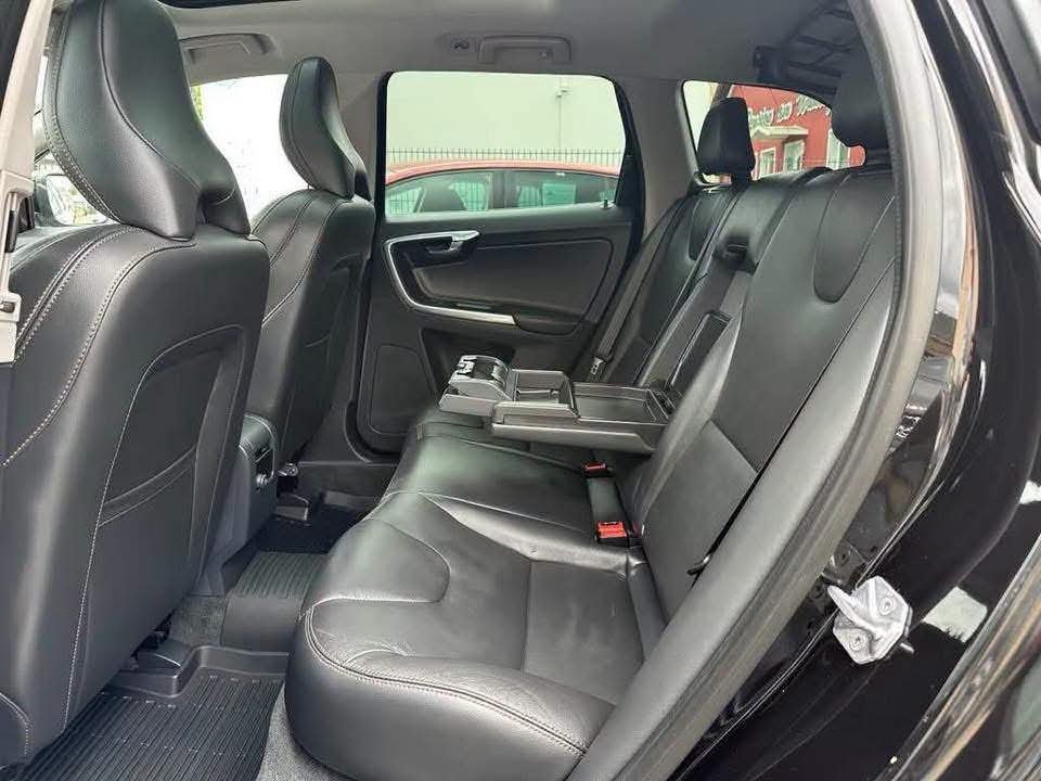 Volvo XC60 Summum AWD - image 13