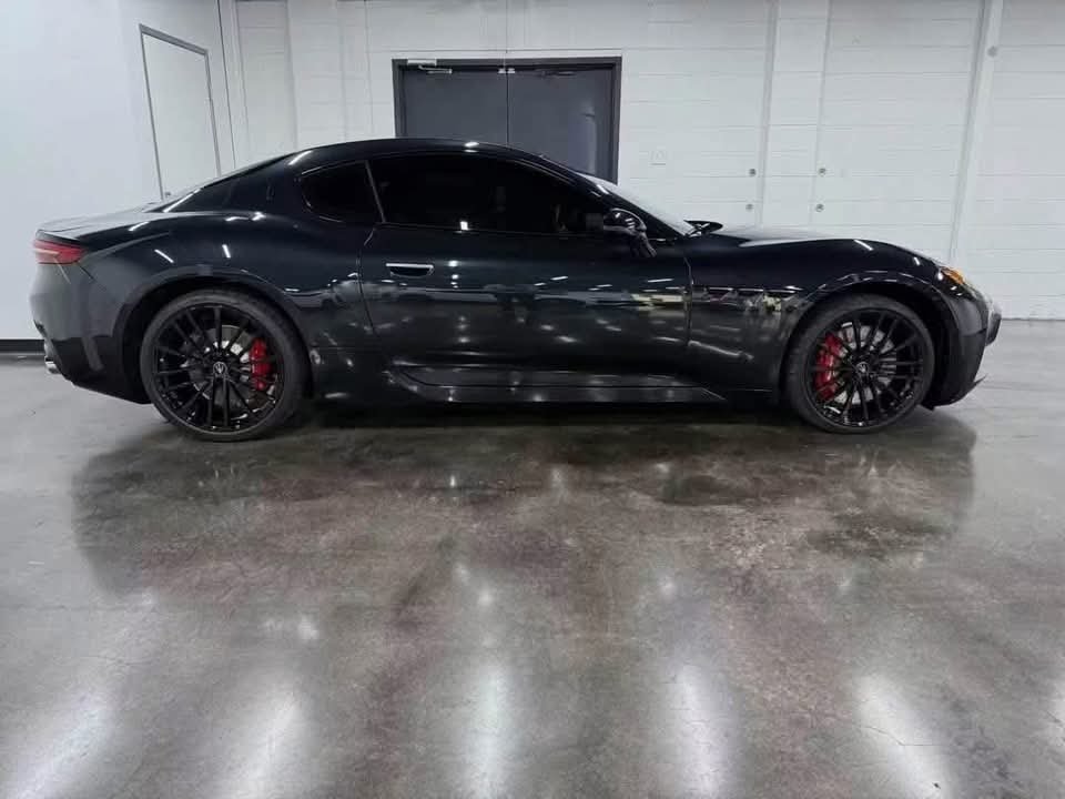 Maserati GranTurismo Modena - image 2
