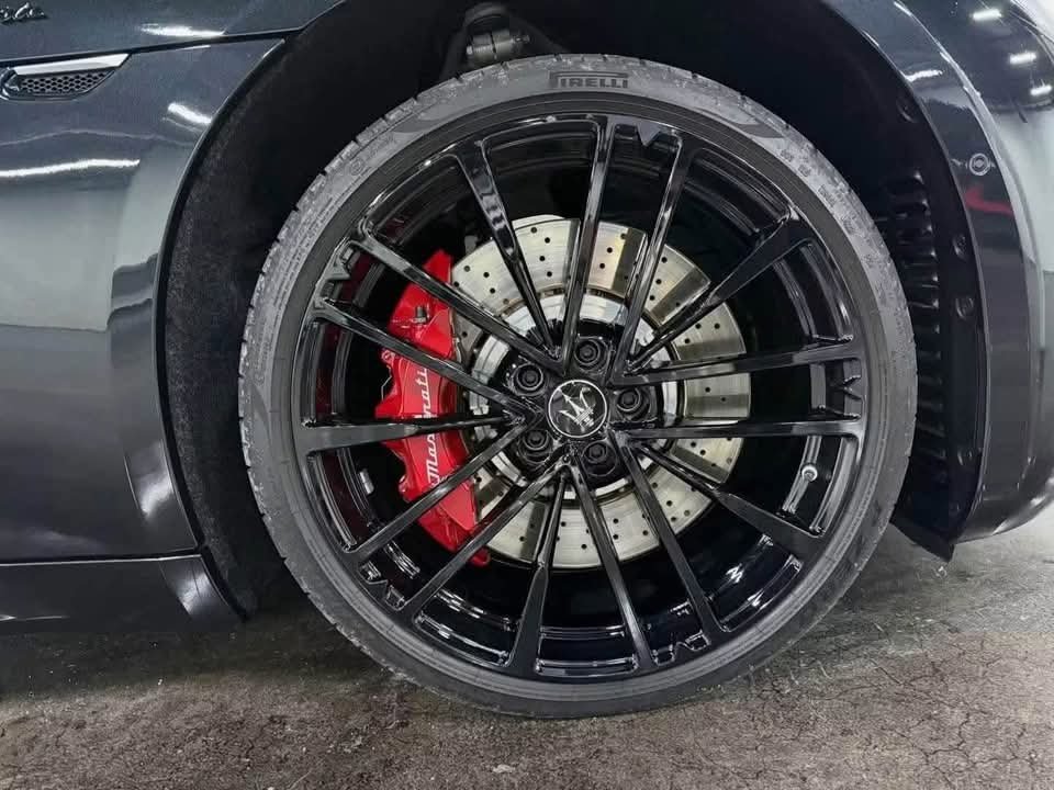 Maserati GranTurismo Modena - image 4