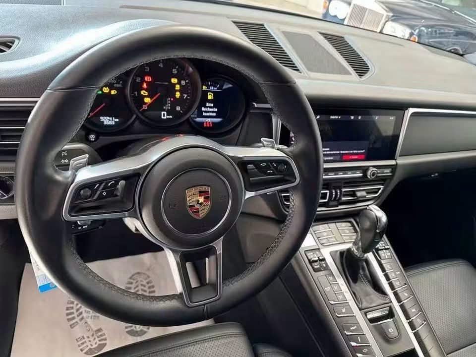 Porsche Macan - image 14