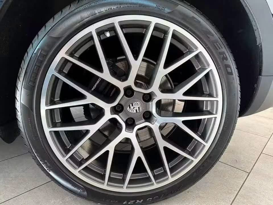 Porsche Macan - image 18