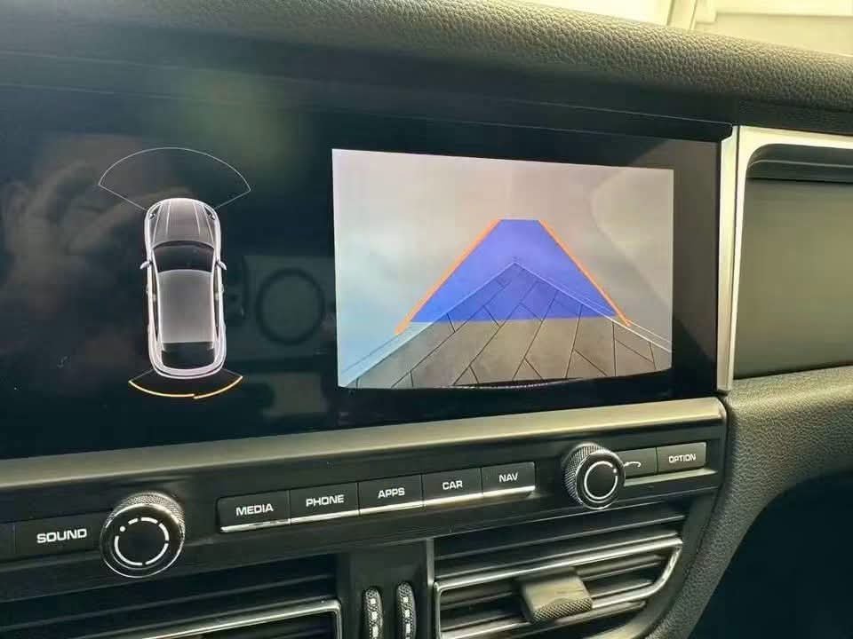 Porsche Macan - image 21