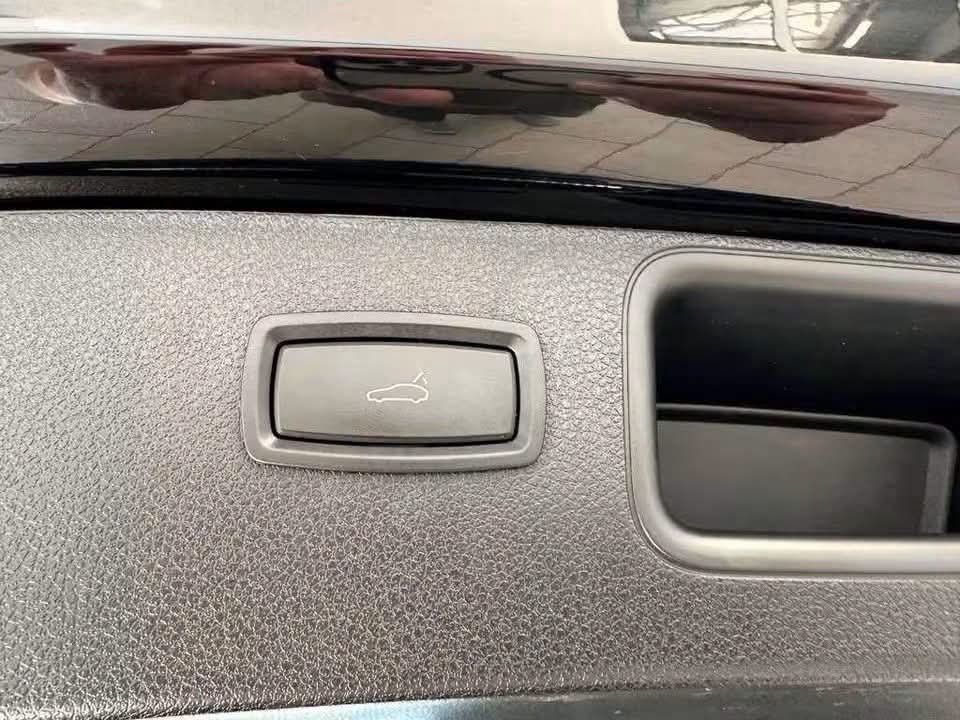 Porsche Macan - image 23