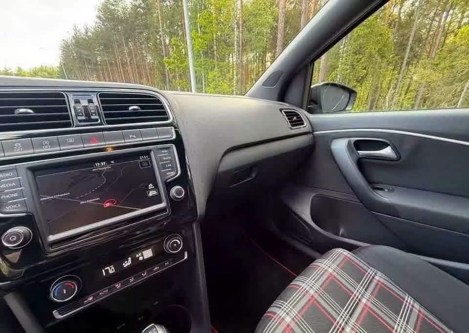 Volkswagen Polo - image 12