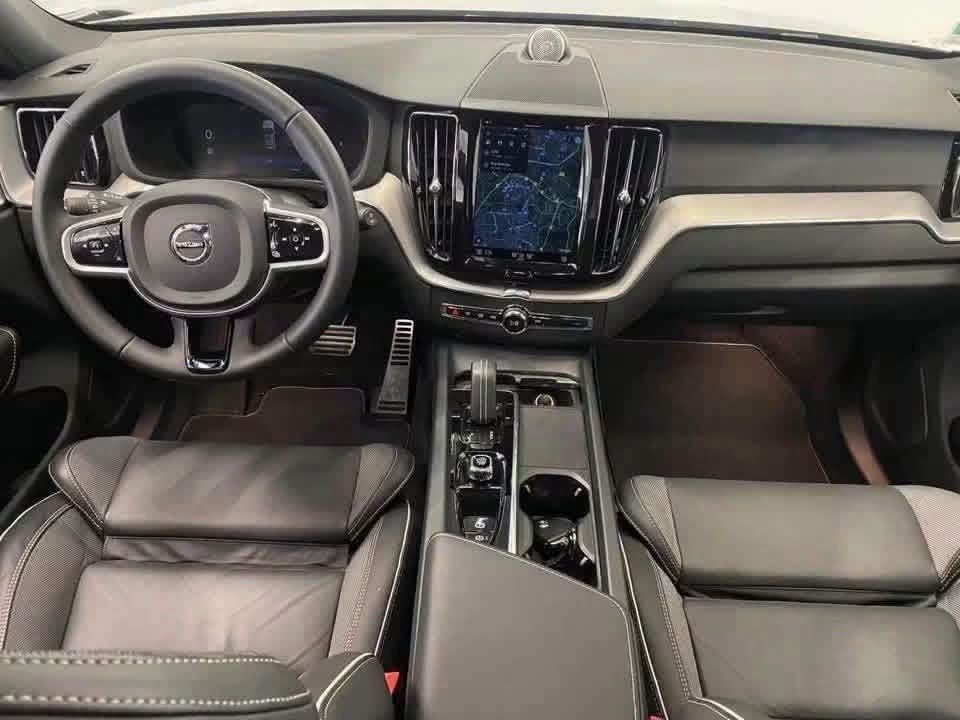 Volvo XC60 - image 3