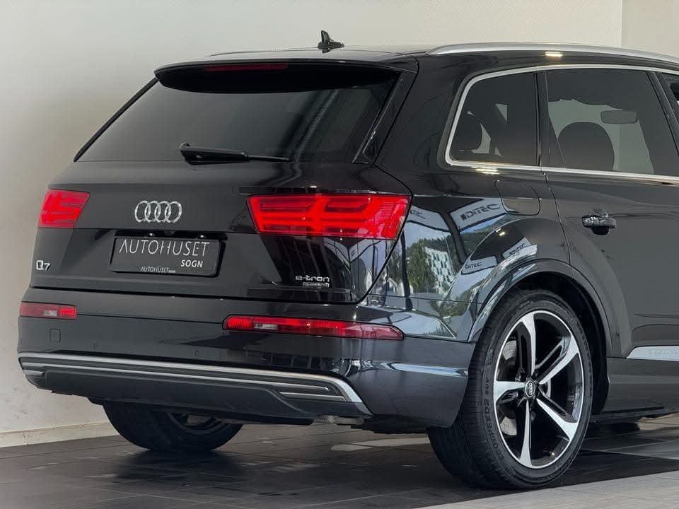 Audi Q7 SUV - image 13