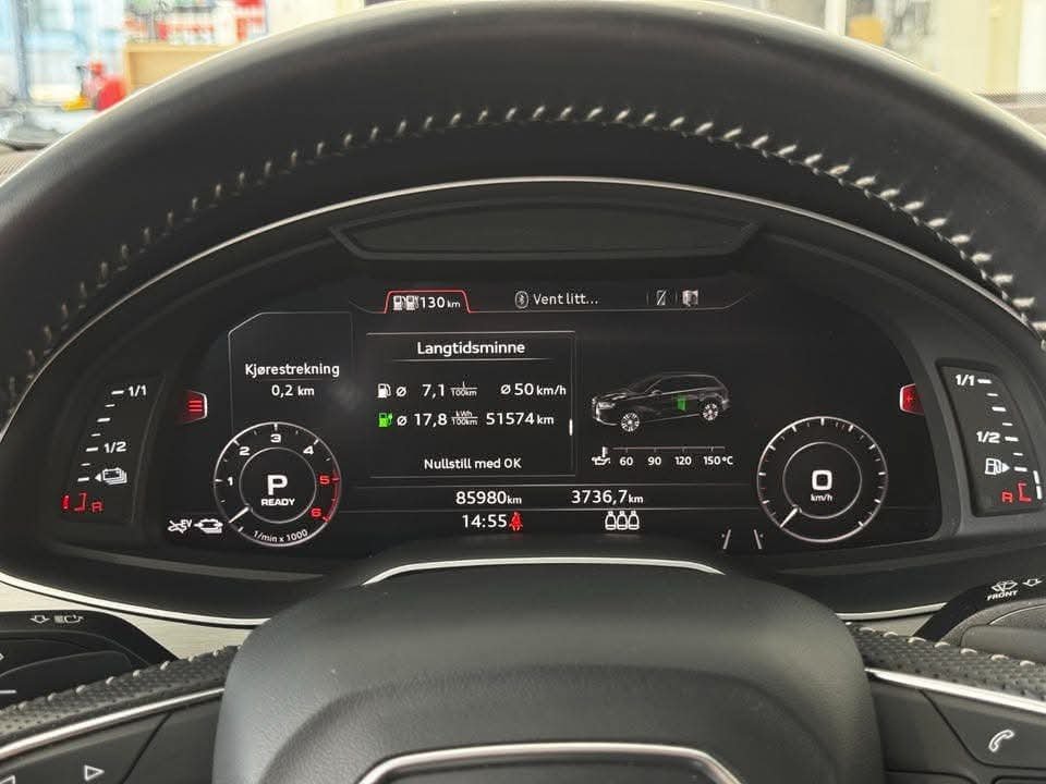 Audi Q7 SUV - image 11