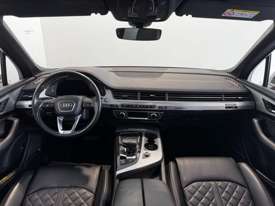 Audi Q7 SUV - image 10