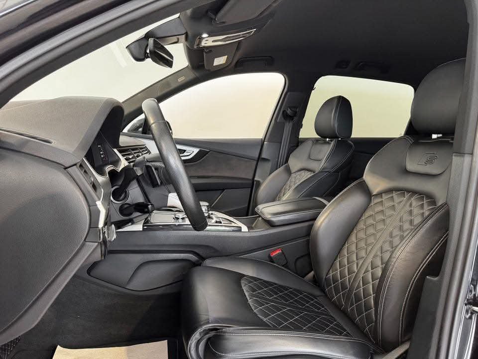 Audi Q7 SUV - image 5