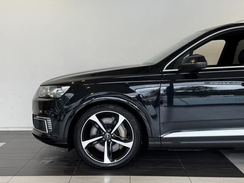 Audi Q7 SUV - image 3