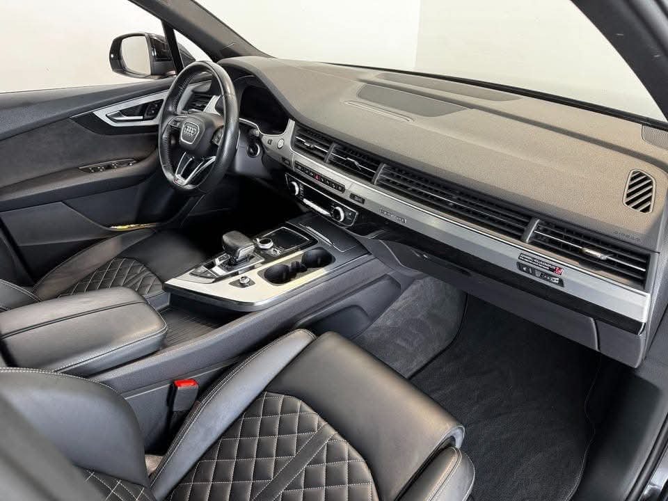 Audi Q7 SUV - image 20