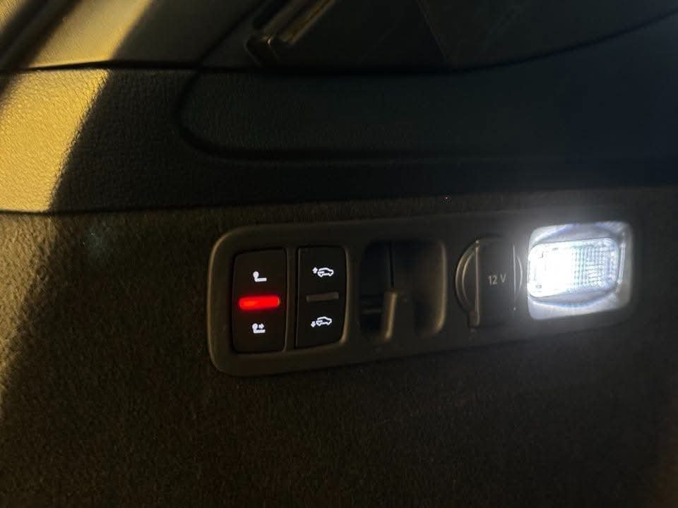 Audi Q7 SUV - image 21