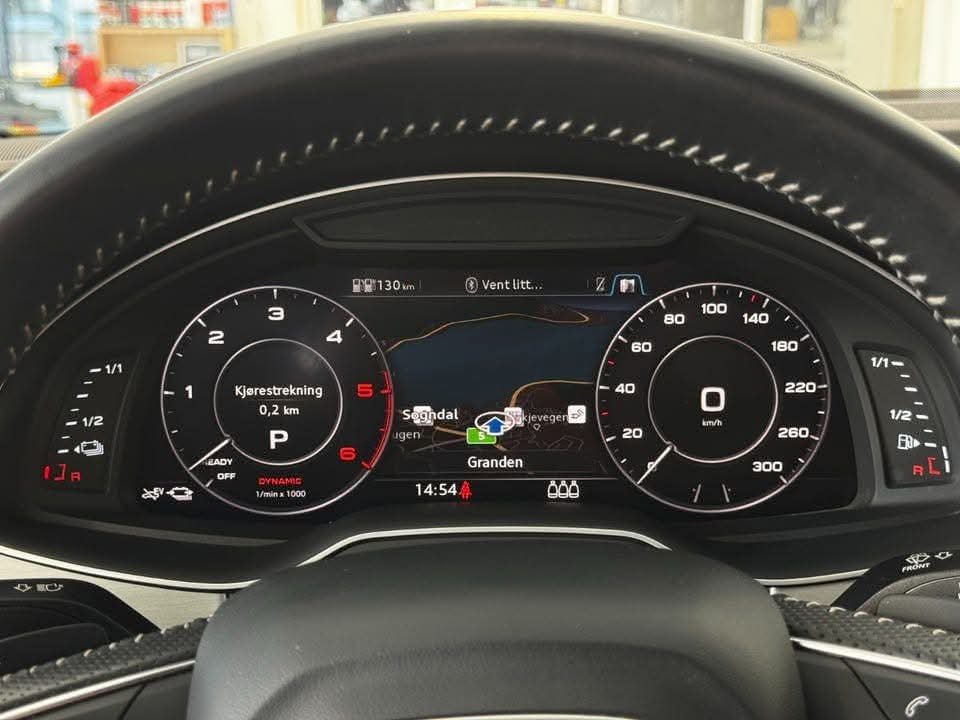 Audi Q7 SUV - image 33
