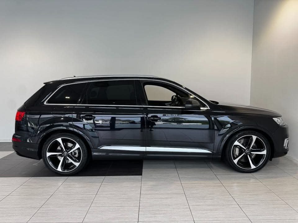 Audi Q7 SUV - image 28