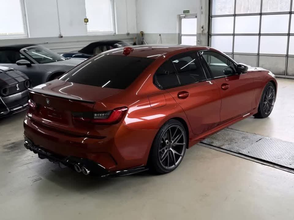 BMW 330i M Sport - image 2