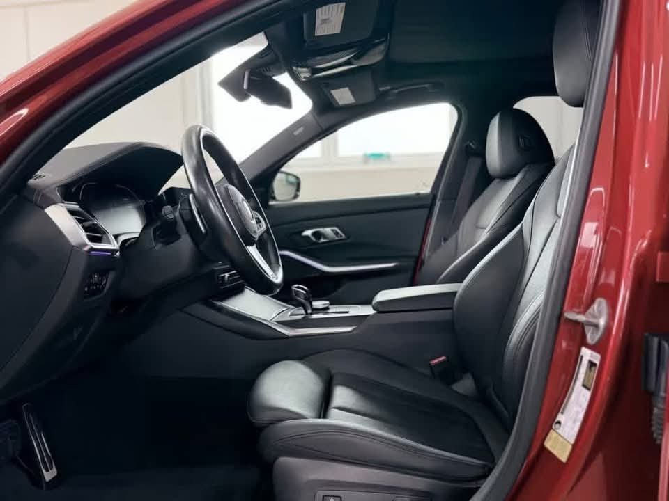 BMW 330i M Sport - image 9